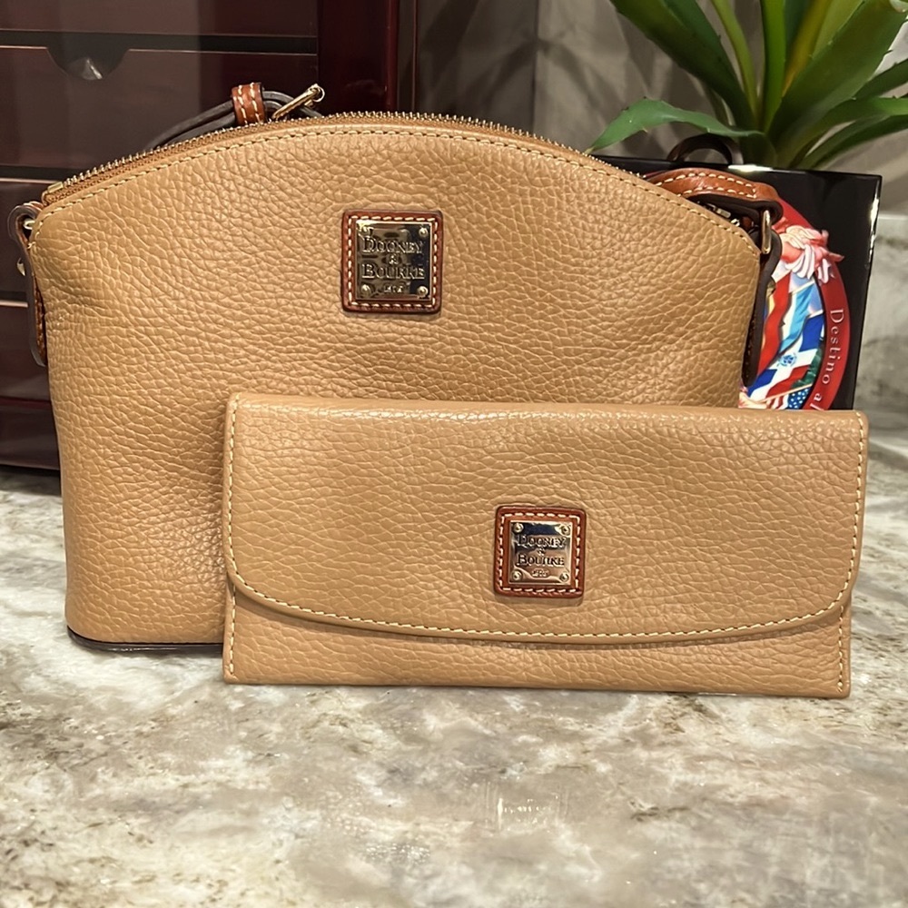 Dooney & Bourke crossbody and wallet EUC